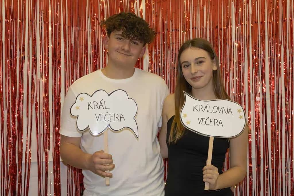 Fotografie z článku: Druhý ročník Žákovského plesu přinesl spoustu zábavy!