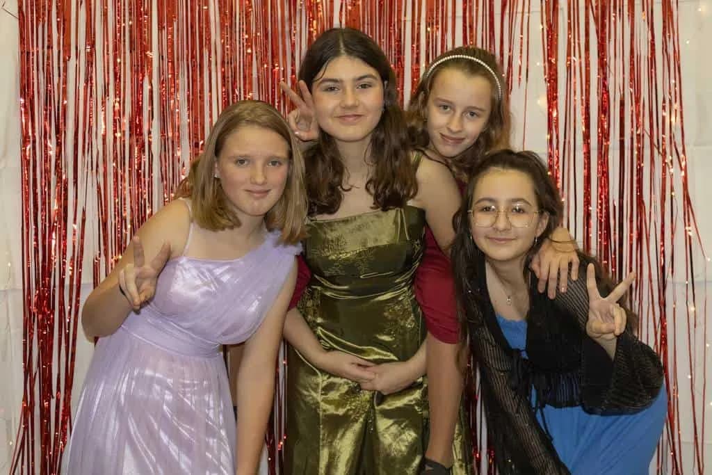 Fotografie z článku: Druhý ročník Žákovského plesu přinesl spoustu zábavy!