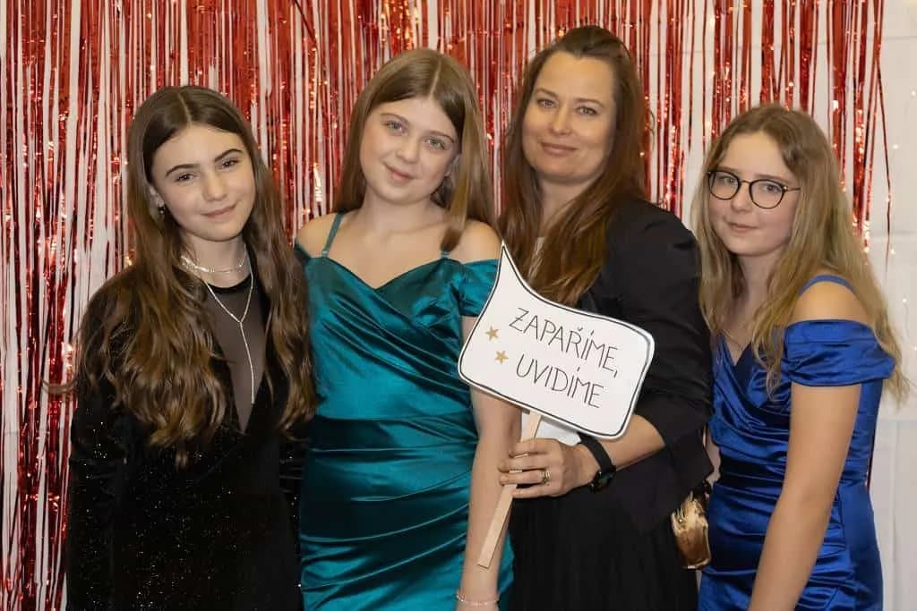 Fotografie z článku: Druhý ročník Žákovského plesu přinesl spoustu zábavy!