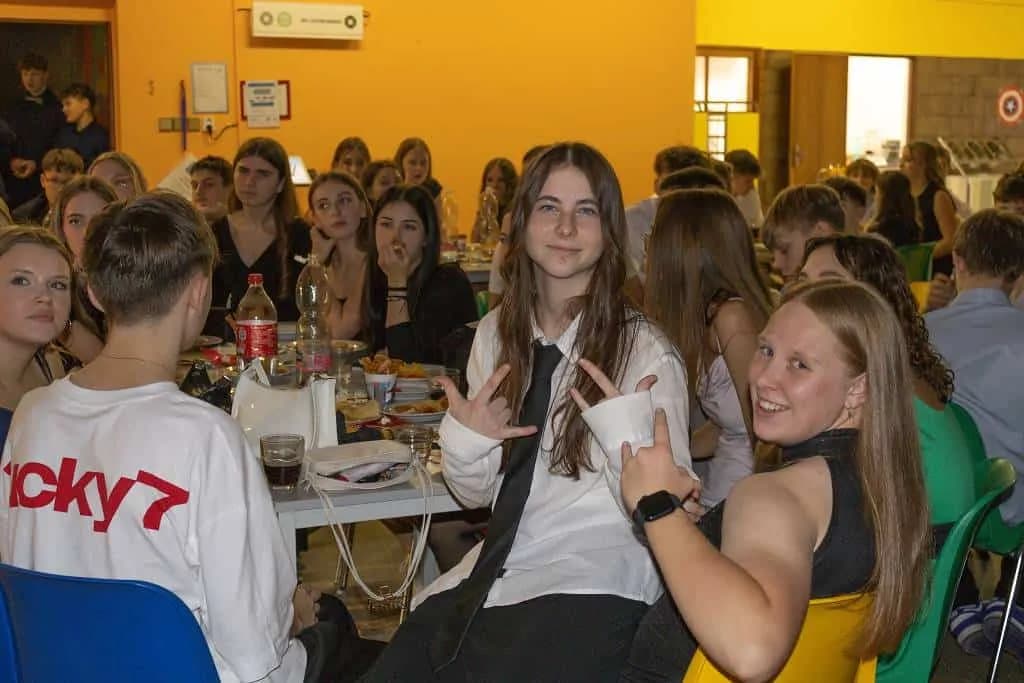 Fotografie z článku: Druhý ročník Žákovského plesu přinesl spoustu zábavy!