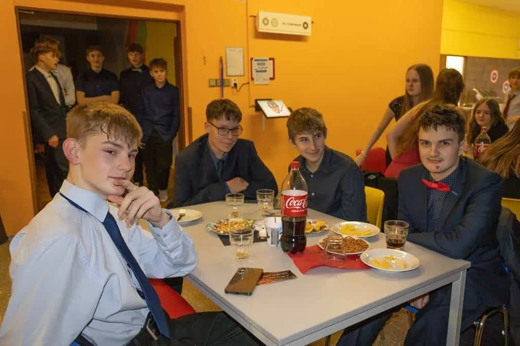 Fotografie z článku: Druhý ročník Žákovského plesu přinesl spoustu zábavy!