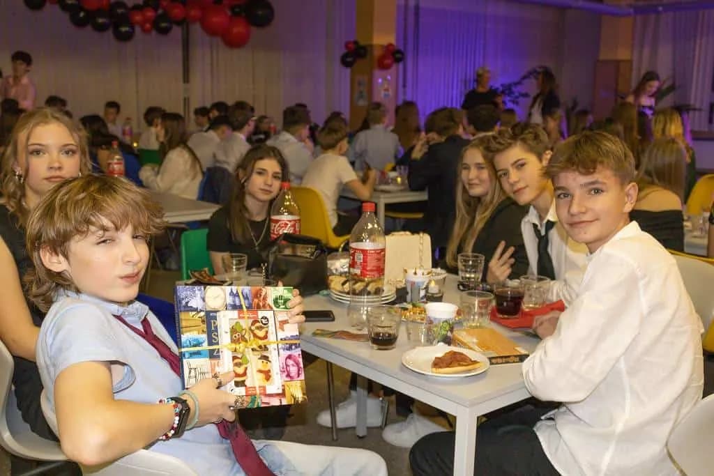 Fotografie z článku: Druhý ročník Žákovského plesu přinesl spoustu zábavy!
