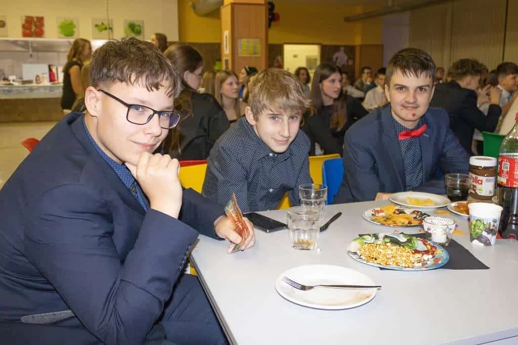 Fotografie z článku: Druhý ročník Žákovského plesu přinesl spoustu zábavy!