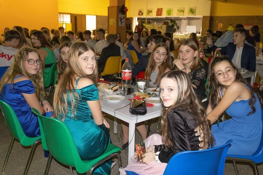 Fotografie z článku: Druhý ročník Žákovského plesu přinesl spoustu zábavy!