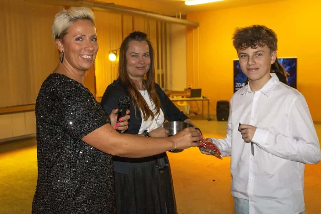 Fotografie z článku: Druhý ročník Žákovského plesu přinesl spoustu zábavy!
