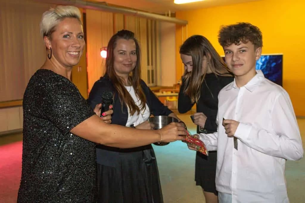 Fotografie z článku: Druhý ročník Žákovského plesu přinesl spoustu zábavy!