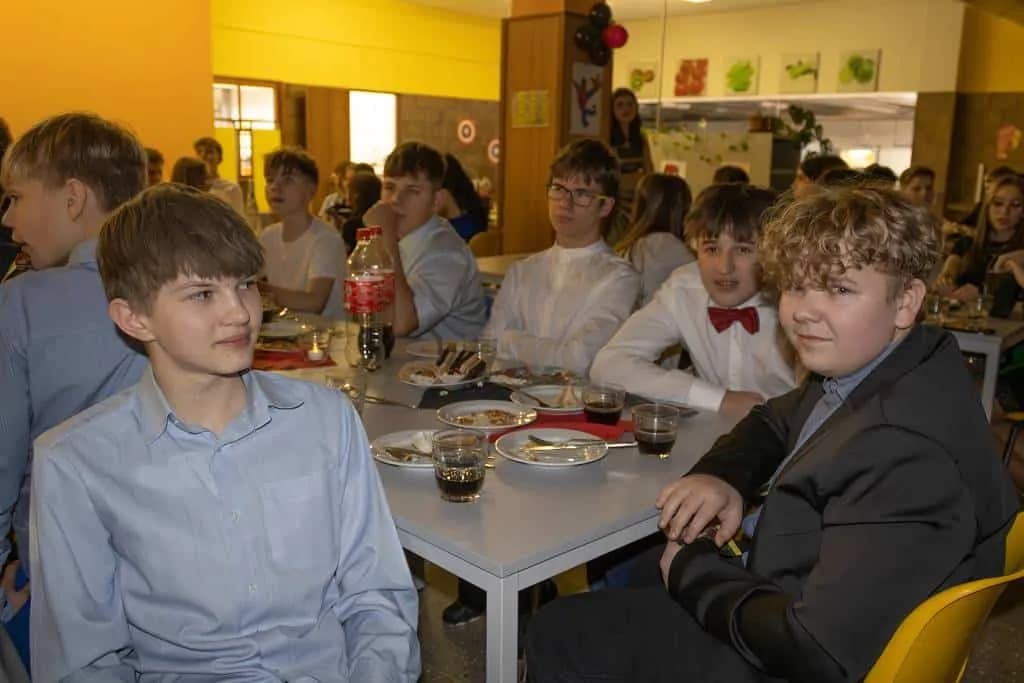 Fotografie z článku: Druhý ročník Žákovského plesu přinesl spoustu zábavy!