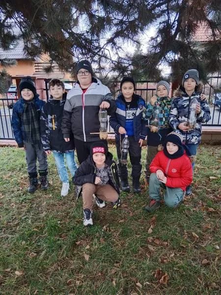 Fotografie z článku: Výroba krmítek ve IV. A