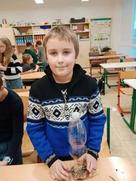 Fotografie z článku: Výroba krmítek ve IV. A