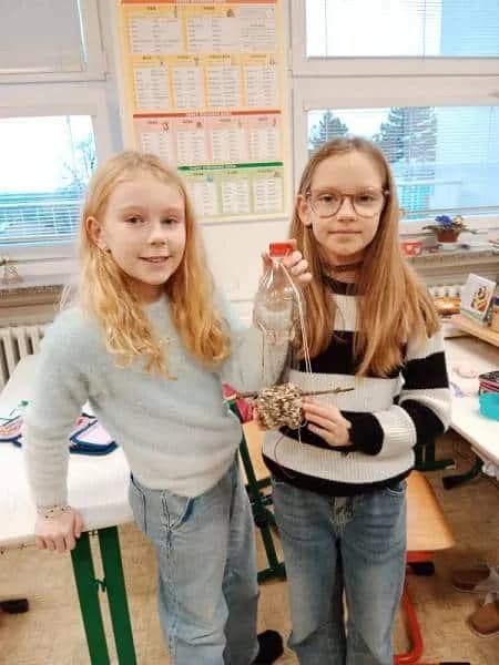 Fotografie z článku: Výroba krmítek ve IV. A