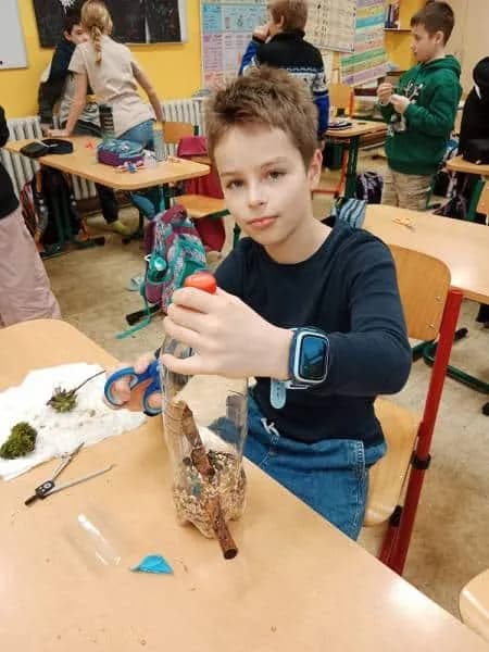 Fotografie z článku: Výroba krmítek ve IV. A