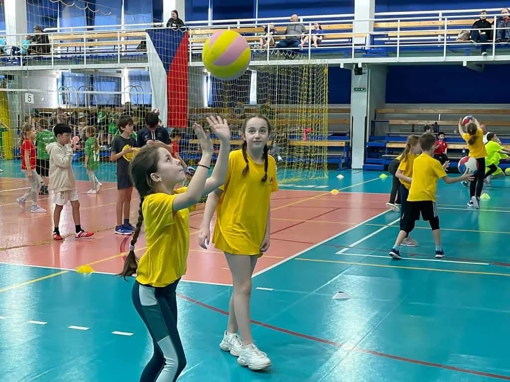 Fotografie z článku: Barevný minivolejbalový turnaj