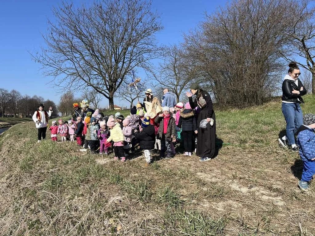 Fotografie z článku: Vynášení Morany