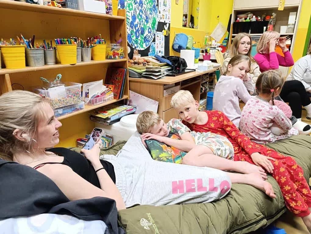 Fotografie z článku: Noc s Andersenem