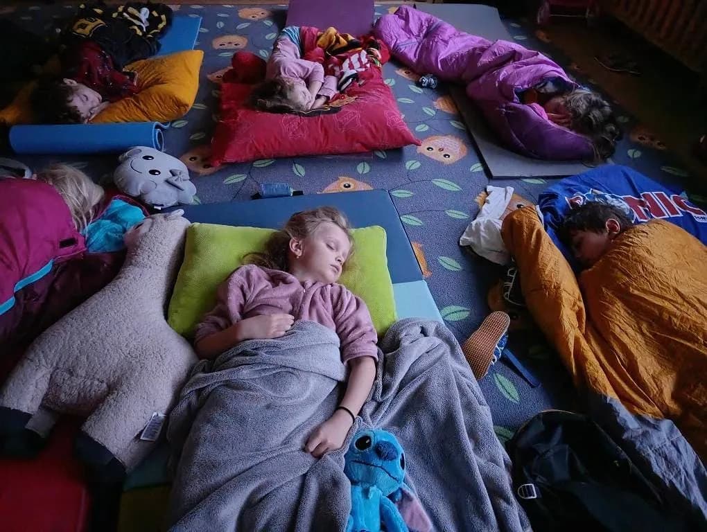 Fotografie z článku: Noc s Andersenem
