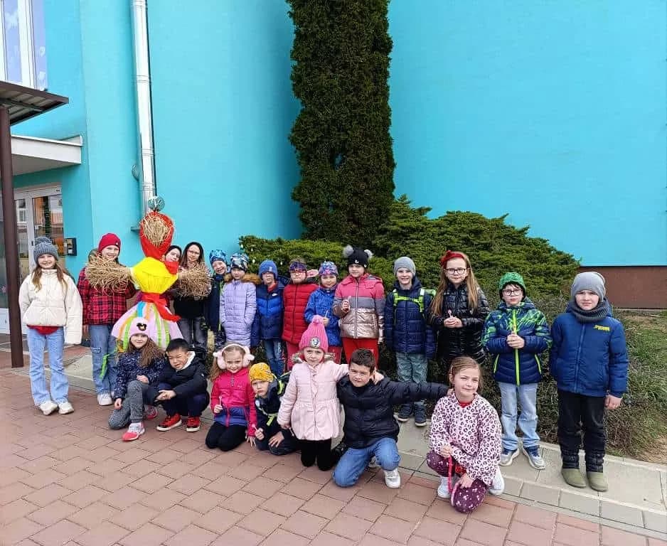 Fotografie z článku: Vynášení Moreny v ŠD