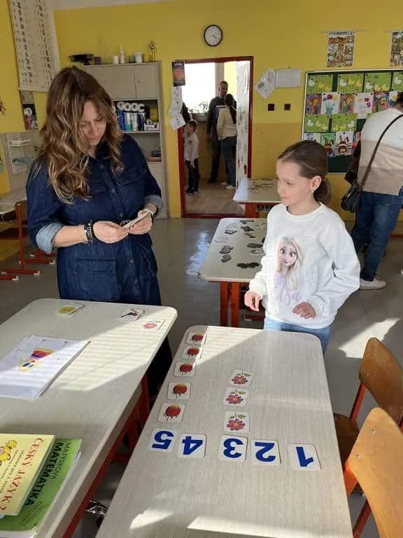 Fotografie z článku: Jak jsme byli u zápisu