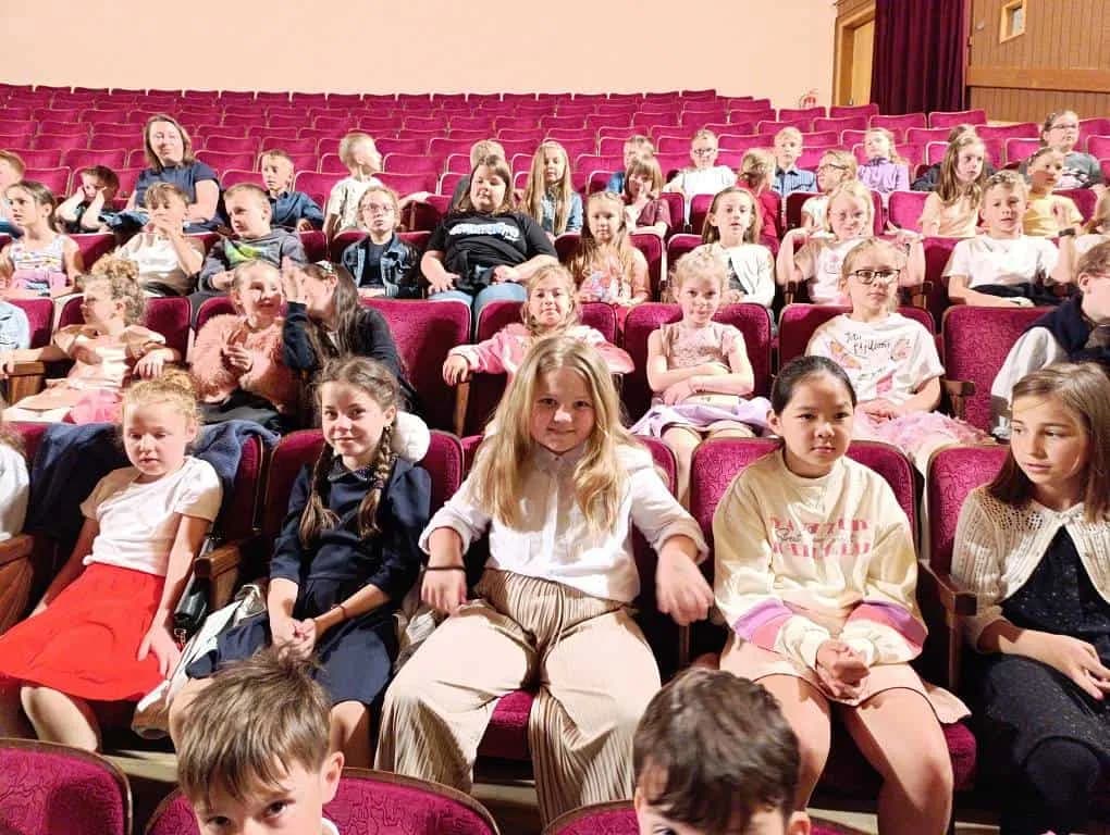 Fotografie z článku: Divadelní představení Veselá pouť
