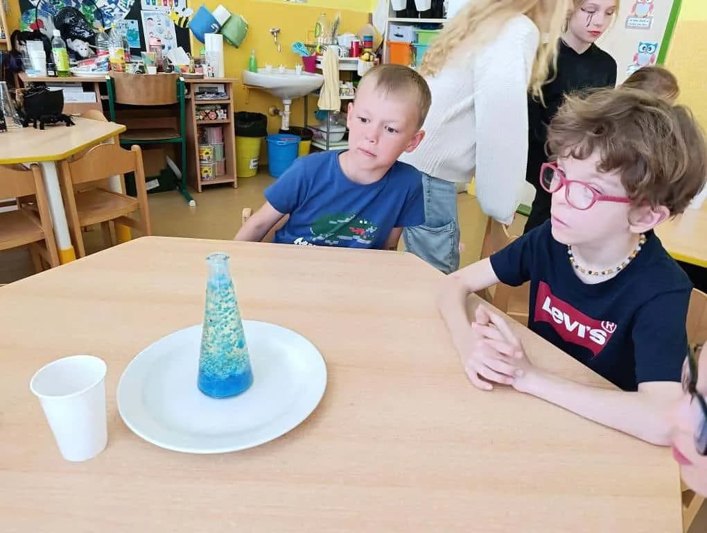 Fotografie z článku: Čarodějnické hraní ve ŠD 28. - 30. 4.