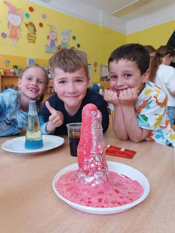 Fotografie z článku: Čarodějnické hraní ve ŠD 28. - 30. 4.