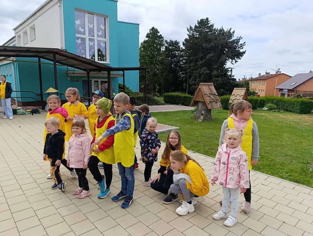 Fotografie z článku: Včelí den: I. A s kamarády z MŠ Včeličky