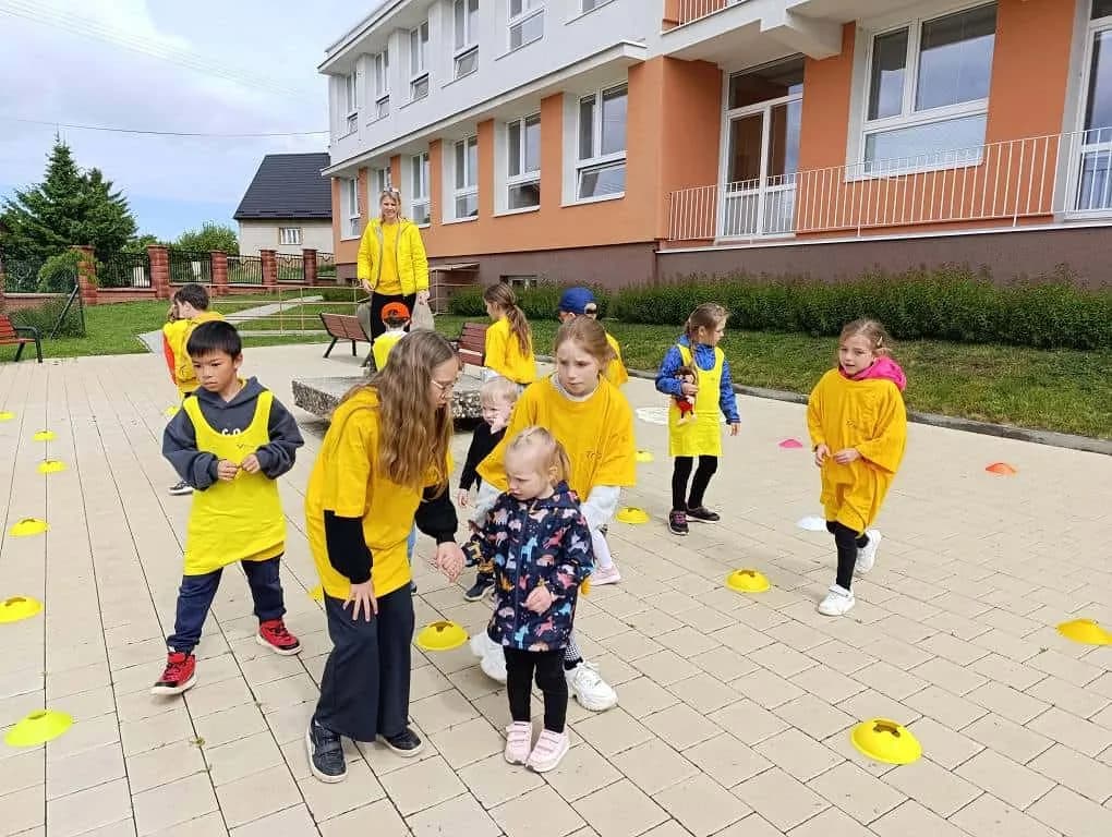 Fotografie z článku: Včelí den: I. A s kamarády z MŠ Včeličky