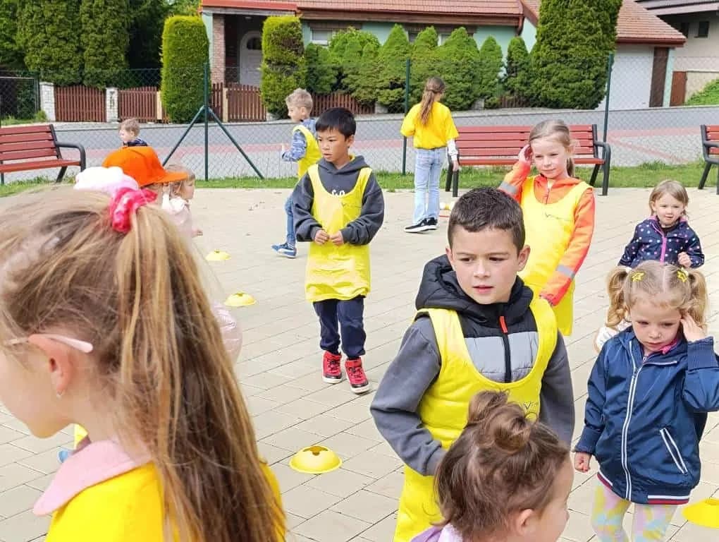 Fotografie z článku: Včelí den: I. A s kamarády z MŠ Včeličky