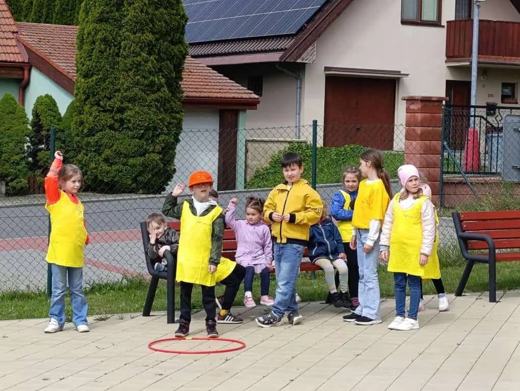 Fotografie z článku: Včelí den: I. A s kamarády z MŠ Včeličky