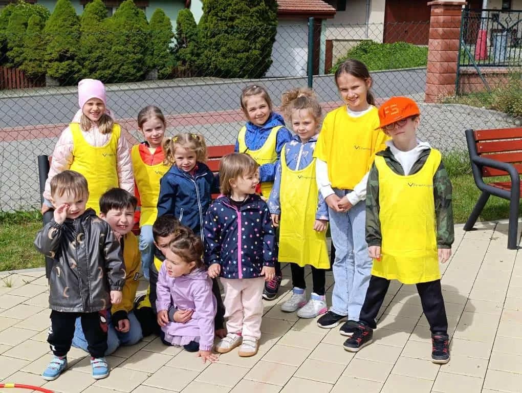 Fotografie z článku: Včelí den: I. A s kamarády z MŠ Včeličky
