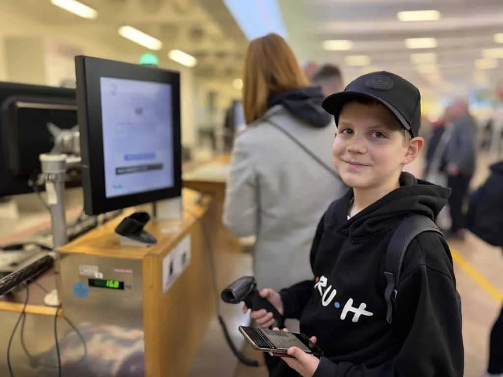 Fotografie z článku: Koťata v knihovně