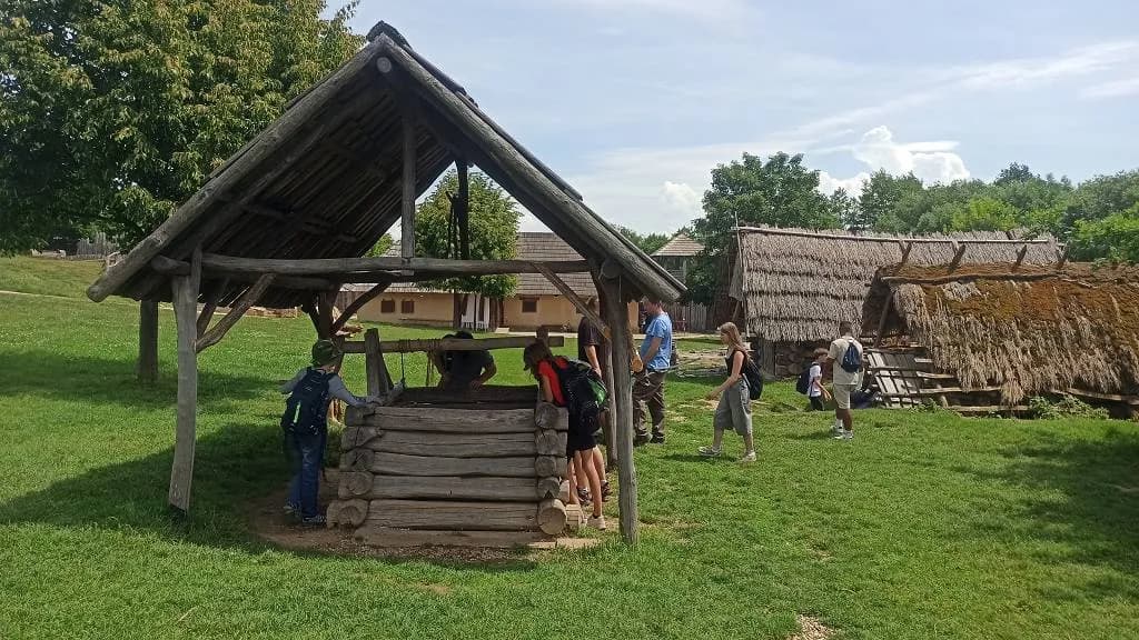 Fotografie z článku: Sedmáci na výletě za historií, přírodou a vůní perníku.