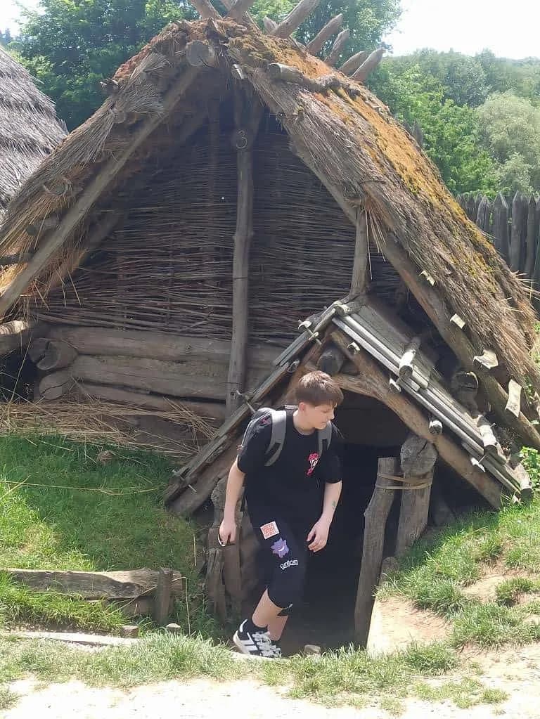 Fotografie z článku: Sedmáci na výletě za historií, přírodou a vůní perníku.