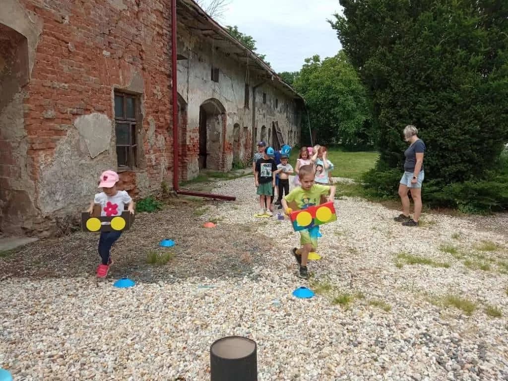 Fotografie z článku: Den dětí na farské zahradě