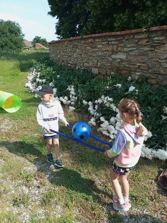Fotografie z článku: Den dětí na farské zahradě