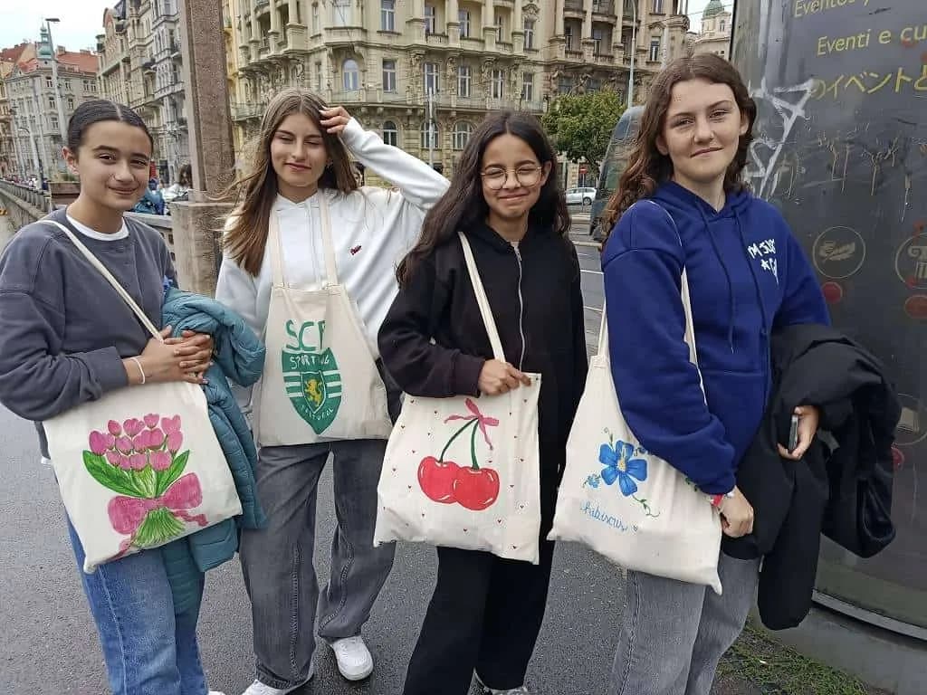 Fotografie z článku: Portugalští žáci na návštěvě v Horní Moštěnici