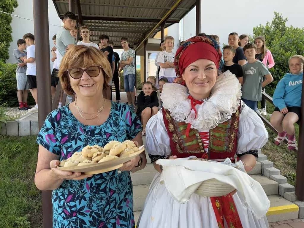 Fotografie z článku: Portugalští žáci na návštěvě v Horní Moštěnici
