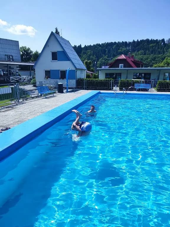 Fotografie z článku: Výlet VII. B do Rožnova p. R.