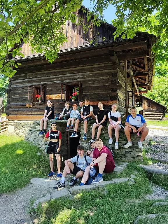 Fotografie z článku: Výlet VII. B do Rožnova p. R.
