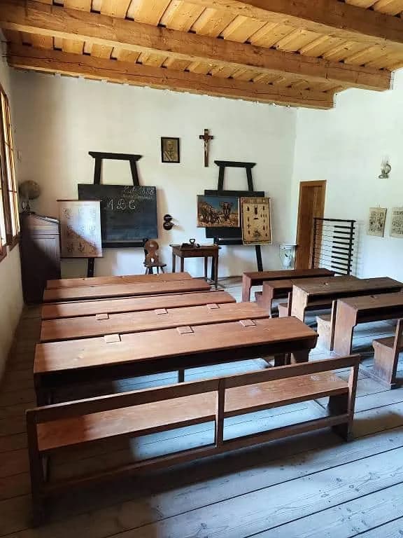 Fotografie z článku: Výlet VII. B do Rožnova p. R.