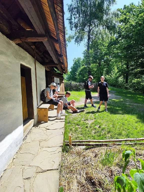 Fotografie z článku: Výlet VII. B do Rožnova p. R.