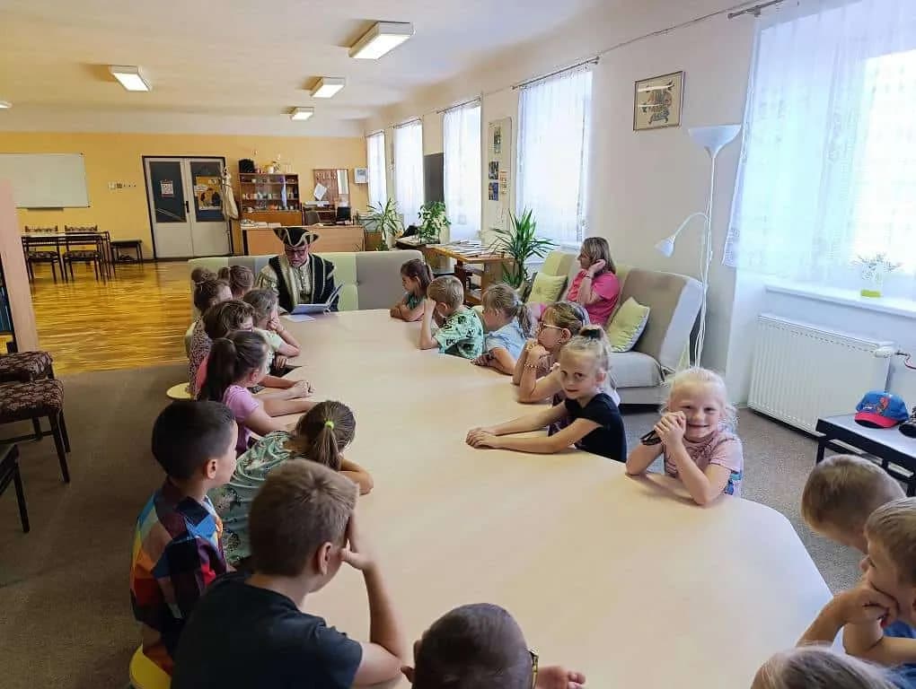 Fotografie z článku: Pasování prvňáčků na čtenáře