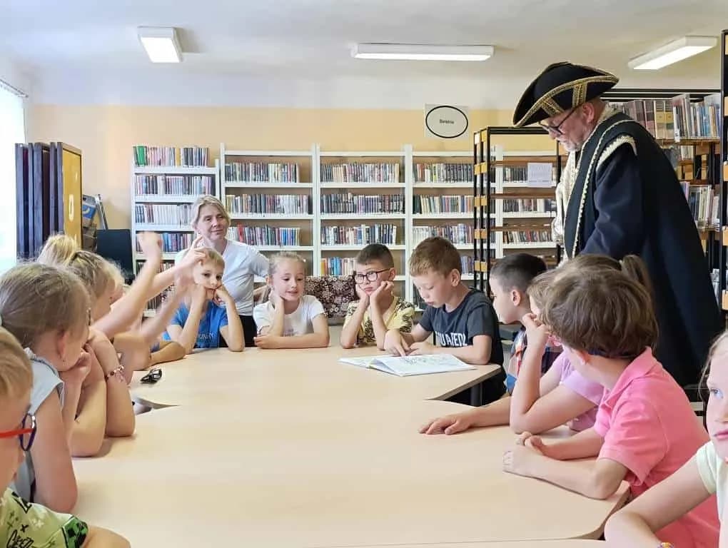 Fotografie z článku: Pasování prvňáčků na čtenáře