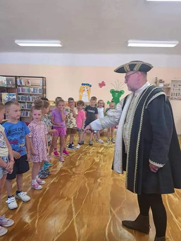 Fotografie z článku: Pasování prvňáčků na čtenáře