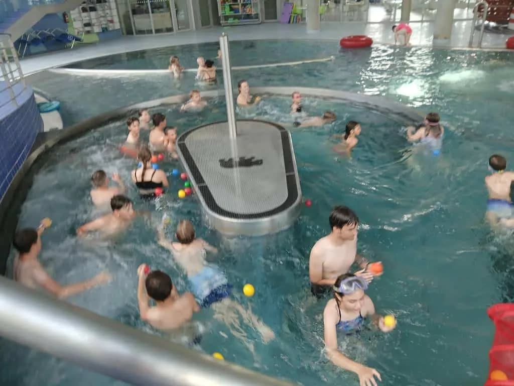 Fotografie z článku: Šestá třída v aquaparku