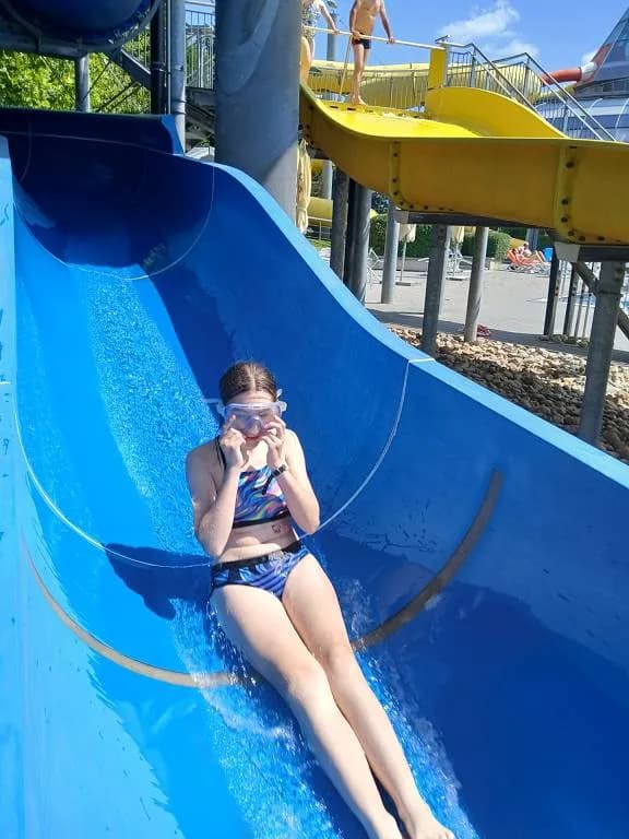 Fotografie z článku: Šestá třída v aquaparku