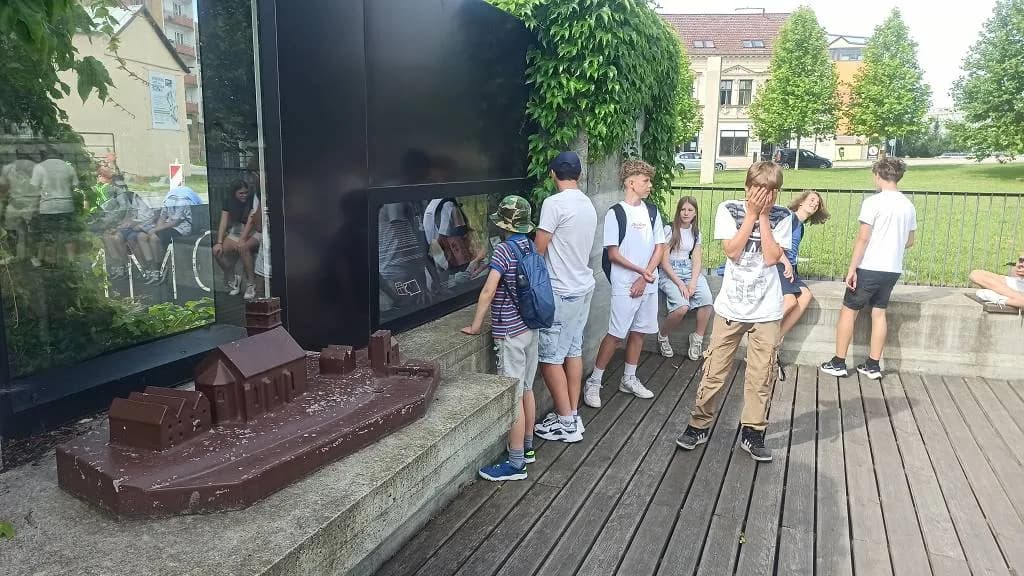 Fotografie z článku: Exkurze po místech, kudy procházela historie