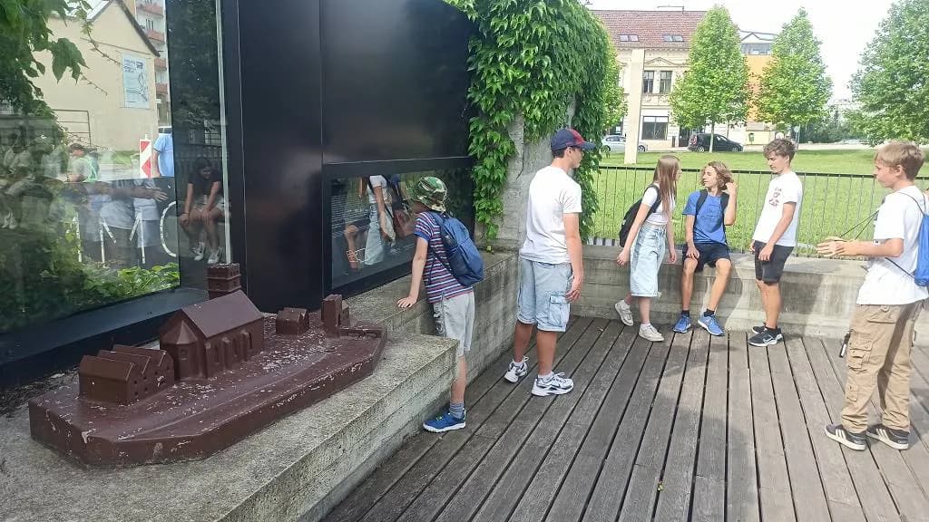 Fotografie z článku: Exkurze po místech, kudy procházela historie