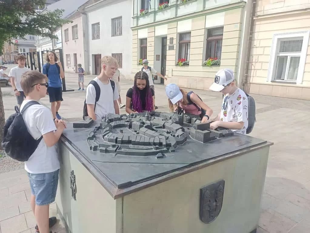 Fotografie z článku: Exkurze po místech, kudy procházela historie