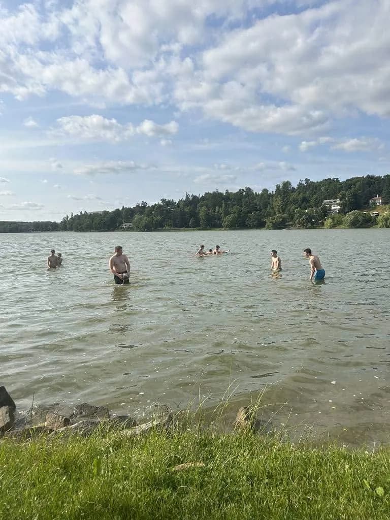 Fotografie z článku: Strašidelná školka u Koťat