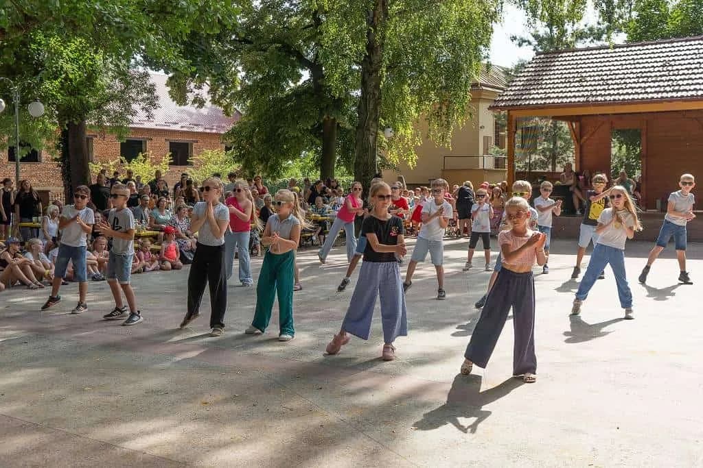 Fotografie z článku: Ukončení školního roku